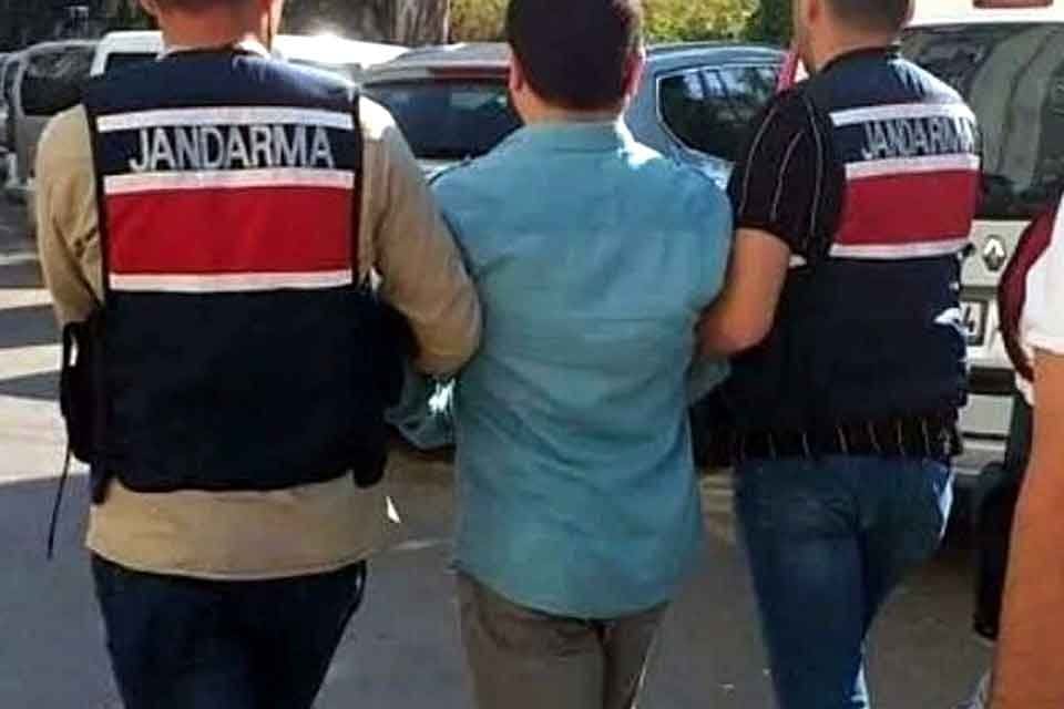 İZMİR'de, ter&ouml;r &ouml;rg&uuml;t&uuml; DEAŞ'a finansman sağladıkları belirlenen 5 ş&uuml;pheli, jandarma