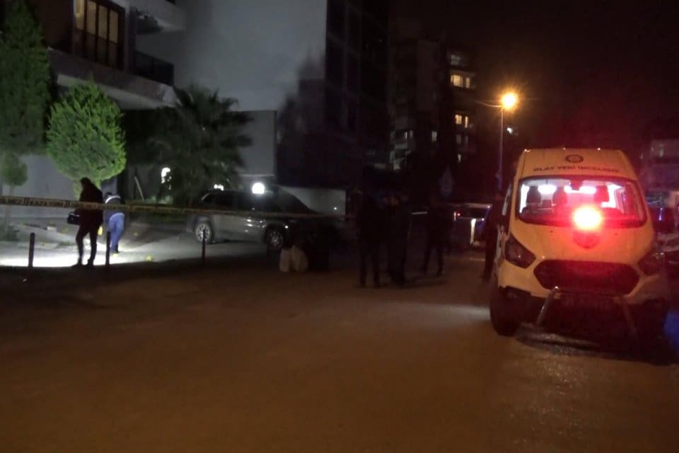 İzmir'in Karabağlar il&ccedil;esinde sokakta tartıştığı eski kayınvalidesi&nbsp;Aysel Gen&ccedil;'i (62) tabancayla