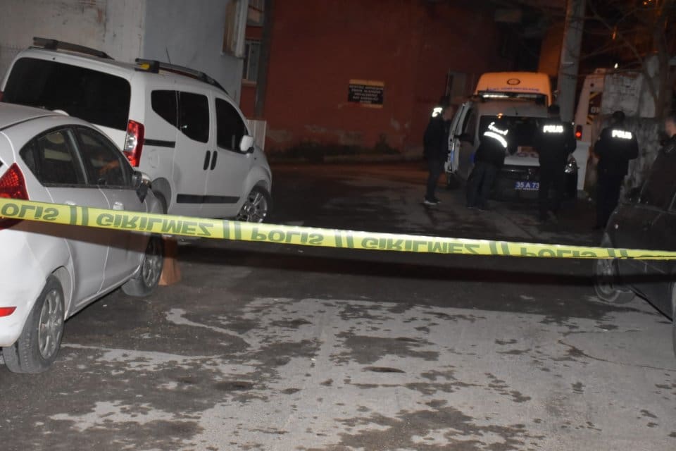 İzmir'in Bayraklı il&ccedil;esinde, alkoll&uuml; olduğu iddia edilen bir kişi eski