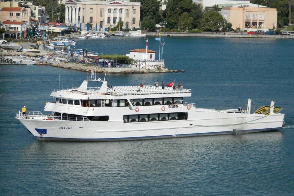 Ege kıyıları ile Yunan adaları arasında yapılan feribot seferlerinde 'tam
