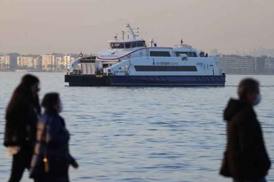 İZMİR'de, olumsuz hava koşulları nedeniyle d&uuml;n gece iptal edilen deniz