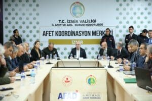 İzmir Valiliği'nde afet b&ouml;lgesine g&ouml;nderilecek yardımlarla ilgili koordinasyon toplantısı d&uuml;zenlendi.