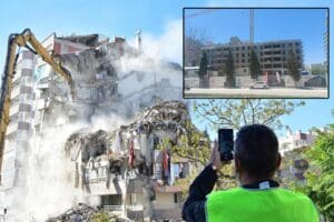 İzmir'de, ge&ccedil;en yıl 30 Ekim'de meydana gelen 6.6 b&uuml;y&uuml;kl&uuml;ğ&uuml;ndeki depremin
