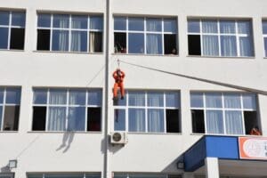 İzmir'de, 2 yıl &ouml;nce 117 kişinin hayatını kaybettiği 6.6 b&uuml;y&uuml;kl&uuml;ğ&uuml;ndeki