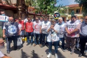 İzmir'de bir araya gelen sağlık &ccedil;alışanları, Alsancak Nevvar Salih İşg&ouml;ren