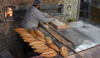 İzmir'de ekmeğe zam: Gramajı düştü, fiyatı arttı