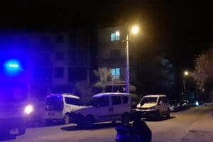 İzmir'de, eşi Vasfiye Emekdar'ı (59) kendisini aldattığı iddiasıyla defalarca bı&ccedil;aklayarak