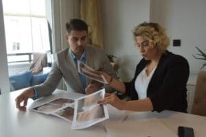 İzmir'de yaşayan Esra Mansuroğlu (43), bel b&ouml;lgesindeki yağları aldırmak i&ccedil;in