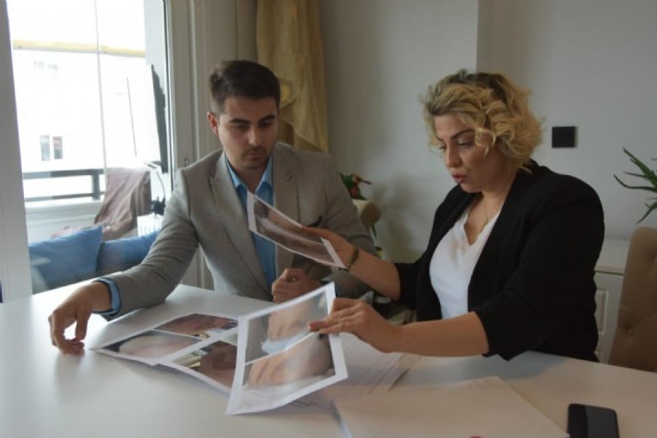 İzmir'de yaşayan Esra Mansuroğlu (43), bel b&ouml;lgesindeki yağları aldırmak i&ccedil;in