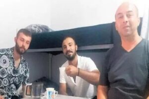 İzmir'de bir kişi kiracılarını evden &ccedil;ıkaramayınca onların yanına taşındı. Kendi