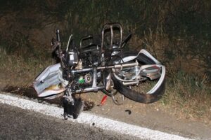 İzmir’de bir otomobil ile motosikletin çarpıştığı kazada 1 kişi hayatını