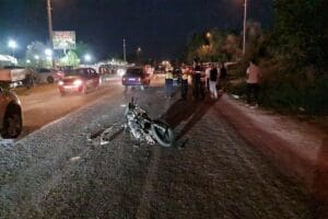 İzmir&rsquo;in Tire il&ccedil;esinde, otomobilin motosiklete &ccedil;arpması sonucu meydana gelen trafik