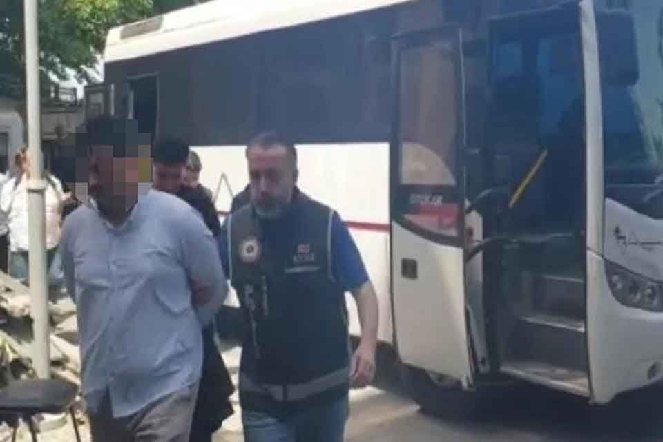 İZMİR'de, Fetullah&ccedil;ı Ter&ouml;r &Ouml;rg&uuml;t / Paralel Devlet Yapılanması'na (FET&Ouml;/PDY) y&ouml;nelik