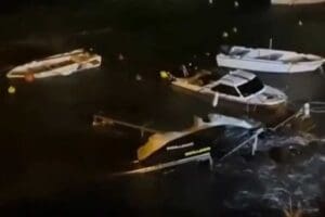 İzmir'in Seferihisar il&ccedil;esinde, d&uuml;n akşam saatlerinde etkisini g&ouml;steren fırtına nedeniyle