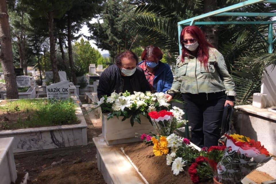 İzmir Gazeteciler Cemiyeti Genel Sekreteri ve TRT İzmir Radyosu spikerlerinden