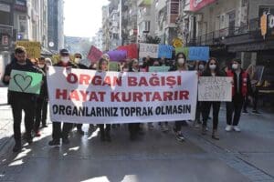 İZMİR'de 6.5 yıldır diyalize giren ve b&ouml;brek nakli bekleyen Dilek