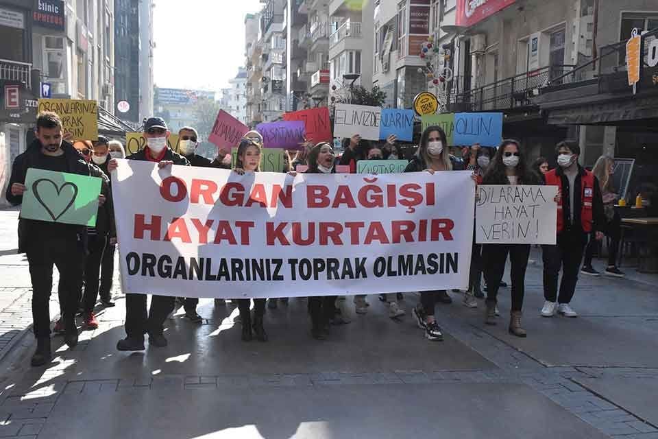 İZMİR'de 6.5 yıldır diyalize giren ve b&ouml;brek nakli bekleyen Dilek