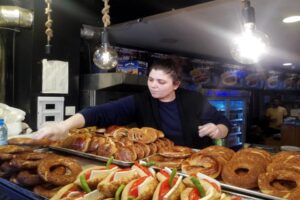 İzmir'de bir s&uuml;redir 4 liradan satılan gevrek, İzmir Esnaf ve