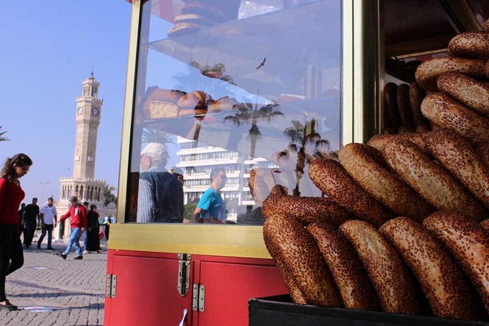 İzmirlilerin sabah kahvaltılarının vazge&ccedil;ilmesi&nbsp;gevrek, poğa&ccedil;a ve boyoza 50 kuruşluk bir