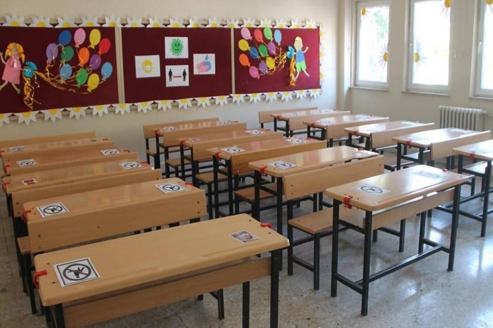 İzmir&rsquo;de depreme dayanaksız olduğu i&ccedil;in tahliye kararı alınan okulların listesini