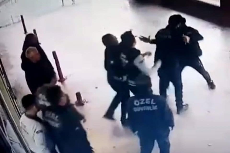 İzmir'de, 2'si kadın, 4 hasta yakınının hastane polisi ve g&uuml;venlik