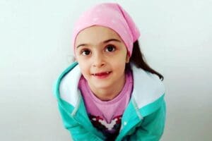 &nbsp; İzmir'in Gaziemir il&ccedil;esindeki bir restoranda yedikleri yemek sonrası annesi