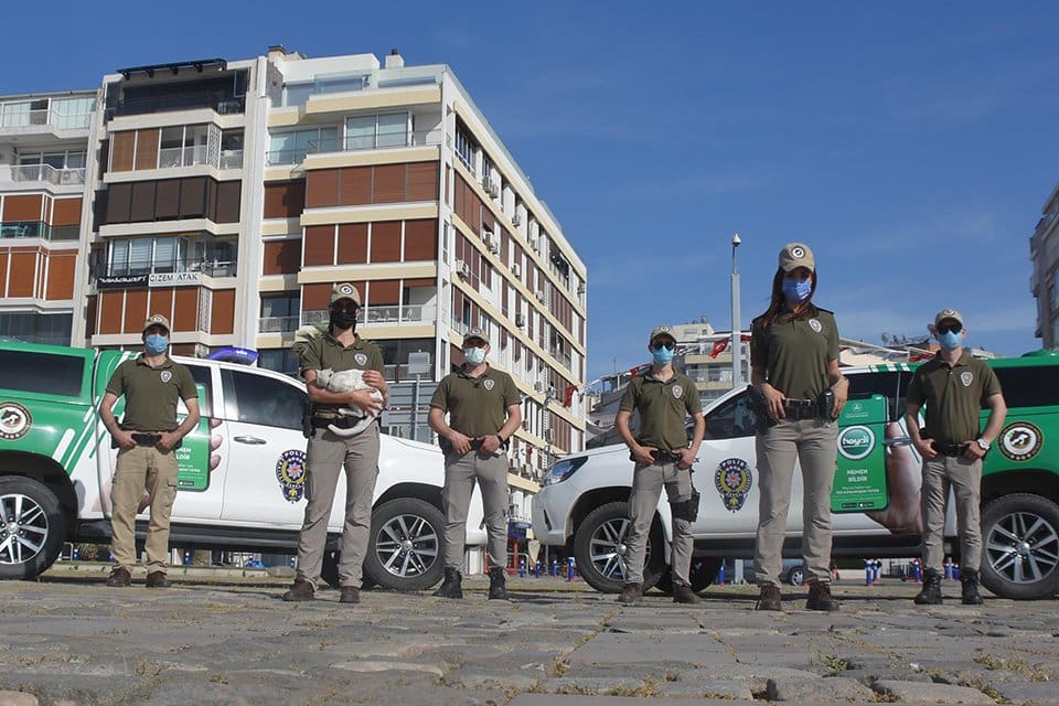 İzmir'de 8 emniyet personeliyle hizmet veren &Ccedil;evre, Doğa ve Hayvanları