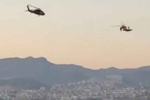 İzmir'in kurtuluşunun 100. yılı kutlanıyor. Sabah saatlerinde başlayan kutlamalarda helikopterlerin