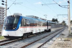 İzmir'de tren sinyalizasyon hattındaki kabloların kesilmesi nedeniyle İzban seferlerinde aksama