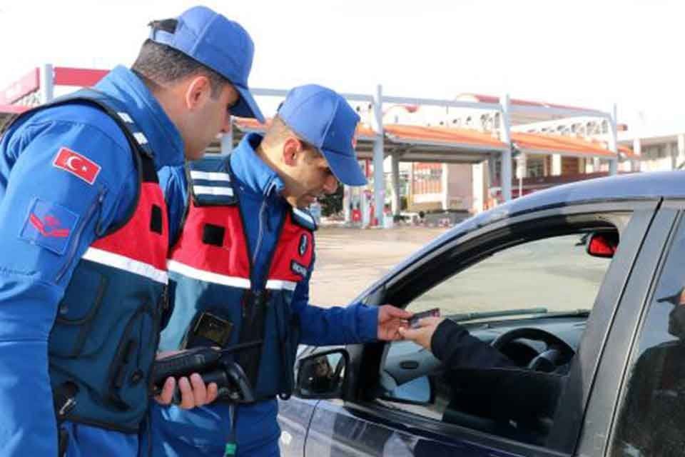 İZMİR'de jandarma ekipleri tarafından son iki ayda yapılan trafik denetimlerinde