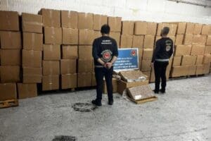 Ticaret Bakanlığı'na bağlı G&uuml;mr&uuml;k Muhafaza ekipleri, İzmir'de ev eşyası naklinde