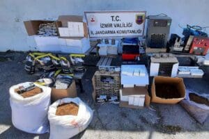 İzmir'in Aliağa il&ccedil;esinde jandarmanın d&uuml;zenlediği operasyonda, 81 bin boş makaron