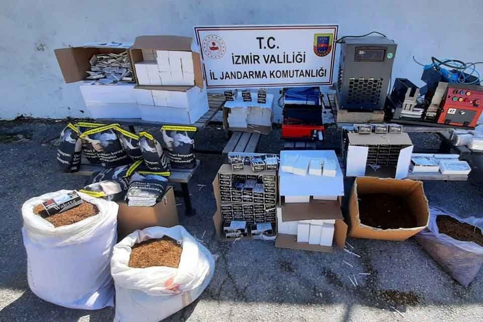 İzmir'in Aliağa il&ccedil;esinde jandarmanın d&uuml;zenlediği operasyonda, 81 bin boş makaron