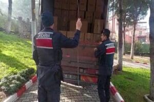 İzmir'in Kemalpaşa il&ccedil;esinde jandarma ekiplerince durdurulan kamyonette, 2 milyon bandrols&uuml;z