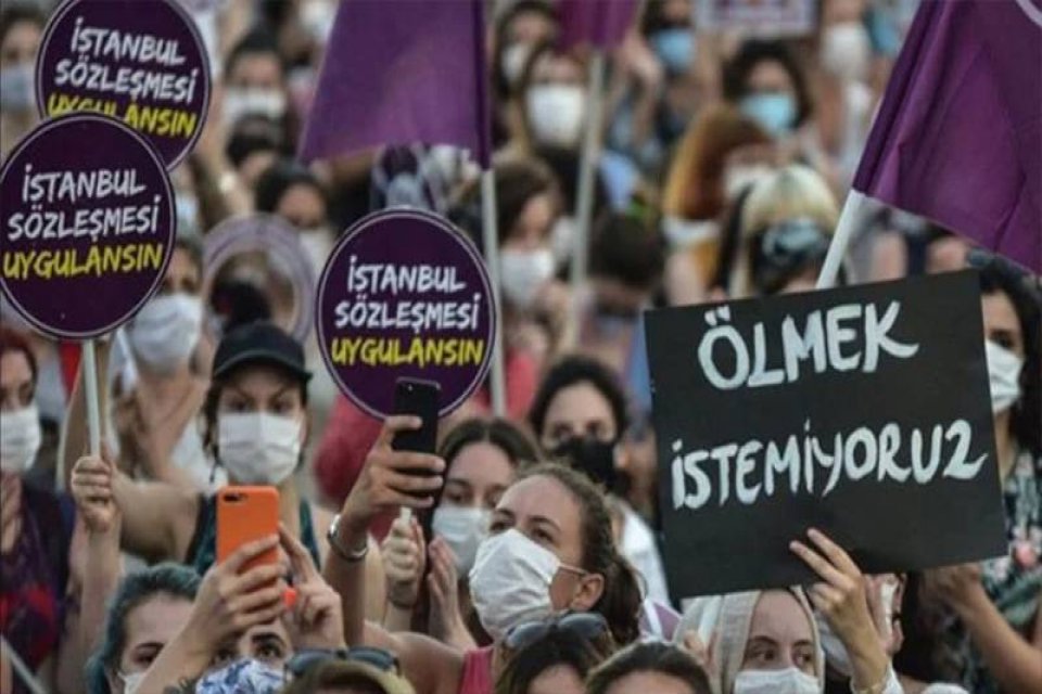 İzmir'in Karşıyaka ilçesinde, iddiaya göre dini nikahla birlikte yaşadığı Y.Z.