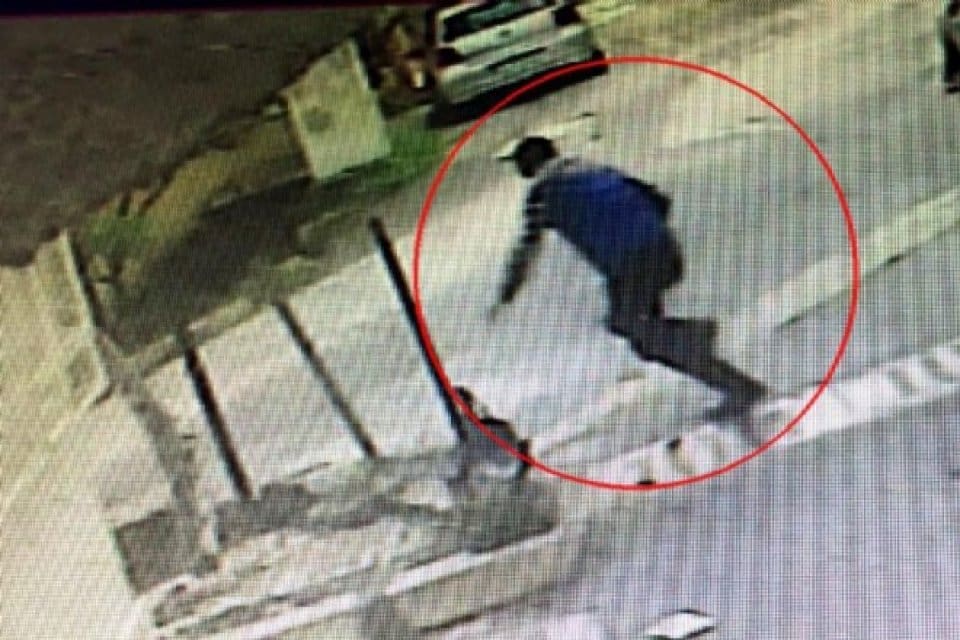 İzmir'in Gaziemir il&ccedil;esinde, boşanma aşamasındaki eşi Ceylan Ortayayla'yı (26) sokak