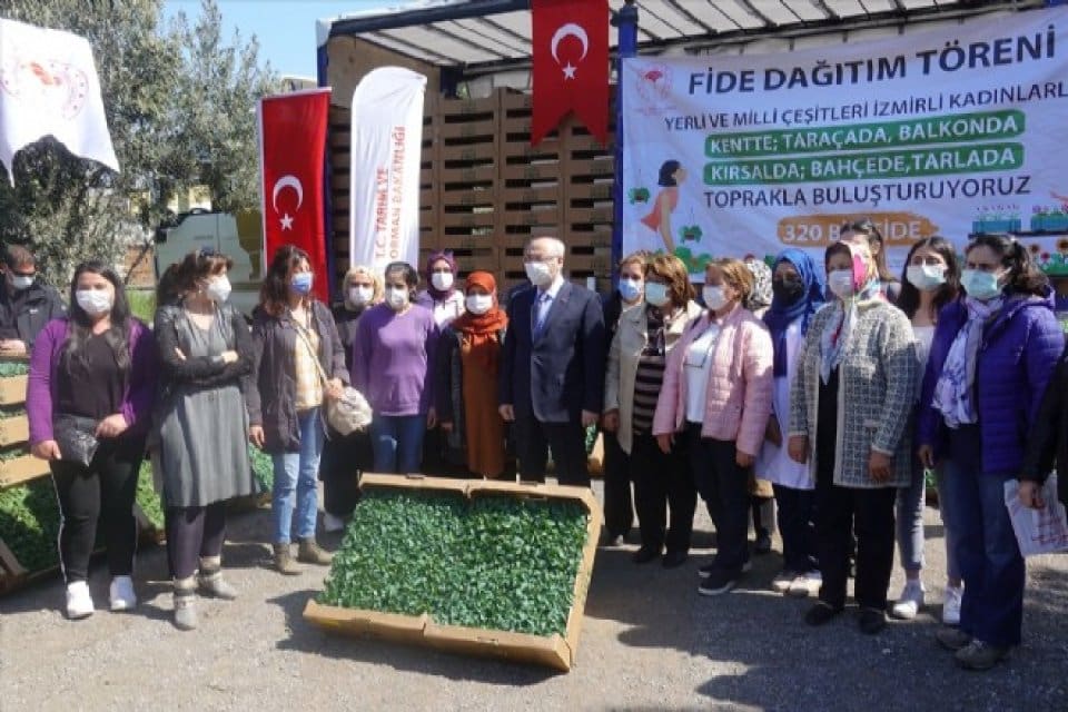 İzmir'de Tarım ve Orman İl M&uuml;d&uuml;rl&uuml;ğ&uuml;n&uuml;n projesiyle yaklaşık 15 bin