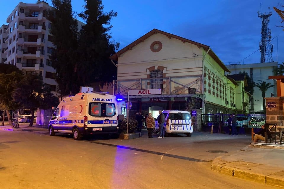 İzmir'in Konak il&ccedil;esinde, bir işletmede garsonluk yapan Emirkan Yılmaz (22),