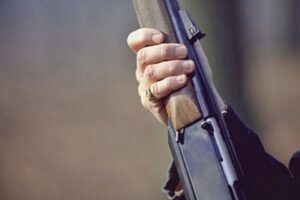 İzmir'in &Ccedil;iğli il&ccedil;esinde, kardeşi tarafından pompalı t&uuml;fekle vurulan kişi yaşamını