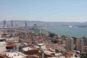 İzmir'de deprem riskinin, diğer illere g&ouml;re&nbsp;daha fazla olduğunu belirten Jeofizik