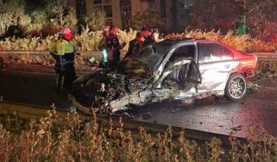İzmir’de korkunç kaza: Otomobil demir bariyere çarptı, sürücü hayatını kaybetti!