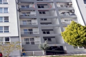Dokuz Eyl&uuml;l &Uuml;niversitesi'nin (DE&Uuml;) M&uuml;hendislik Fak&uuml;ltesi Jeoloji M&uuml;hendisliği B&ouml;l&uuml;m&uuml;'nde &Ouml;ğretim