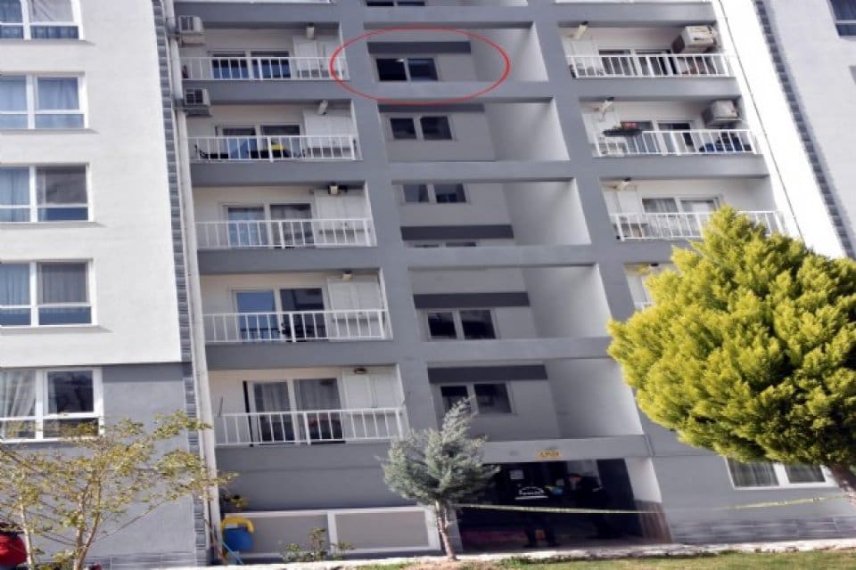 Dokuz Eyl&uuml;l &Uuml;niversitesi'nin (DE&Uuml;) M&uuml;hendislik Fak&uuml;ltesi Jeoloji M&uuml;hendisliği B&ouml;l&uuml;m&uuml;'nde &Ouml;ğretim