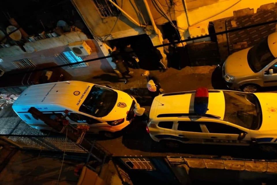 İzmir'in Bornova il&ccedil;esinde, Suriye uyruklu İbrahim El A. (29), oturduğu