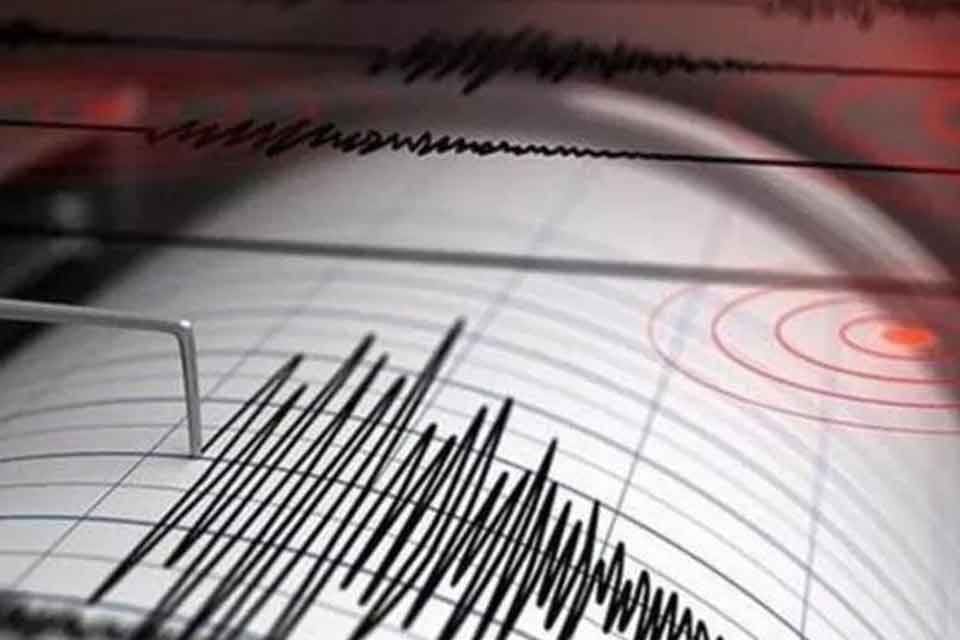 İzmir’de tahmini büyüklüğü 3.7 olan bir deprem meydana geldi.  DEMOKRAT
