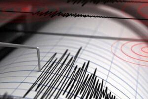 İzmir-Menderes'te 4.3 ve 4.2 büyüklüğünde iki deprem meydana geldi. Saat 14.214’te Menderes