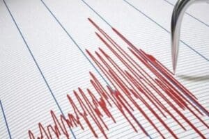 İzmir'in &Ccedil;eşme il&ccedil;esi yakınlarında deprem meydana geldi. 4.2 b&uuml;y&uuml;kl&uuml;ğ&uuml;nde olduğu