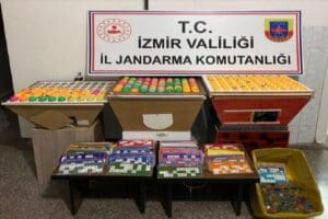 İzmir'de, yeni tip koronavir&uuml;s (Kovid-19) tedbirlerini ihlal ederek kumar oynadığı