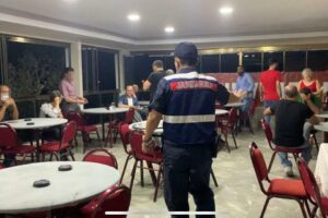 İzmir'in Menderes ilçesinde, jandarma ekiplerince kumar oynandığı belirlenen iş yerine