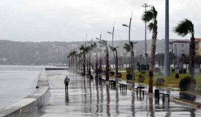 İzmir'de kuvvetli rüzgar ve fırtına uyarısı